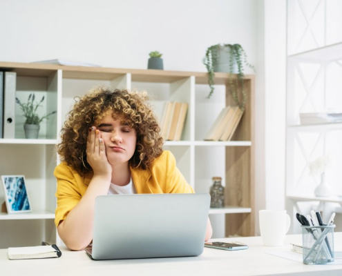 vrouw last van burn-out
